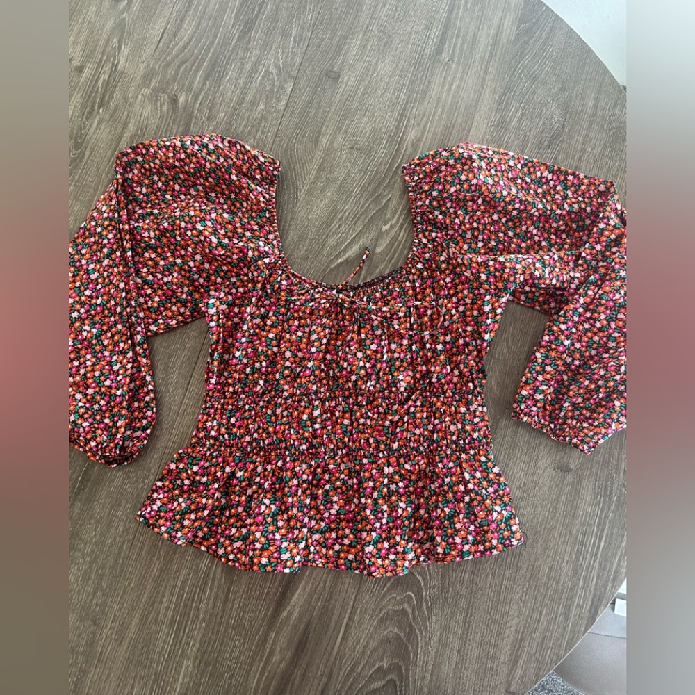 ZARA Top. Size XS. NEW